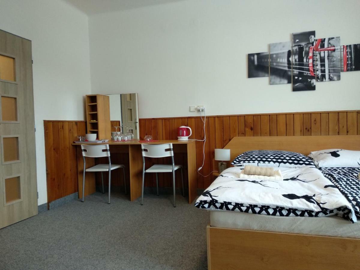 Hotel Prazdninovy Dum Na Panorame à Jáchymov Extérieur photo